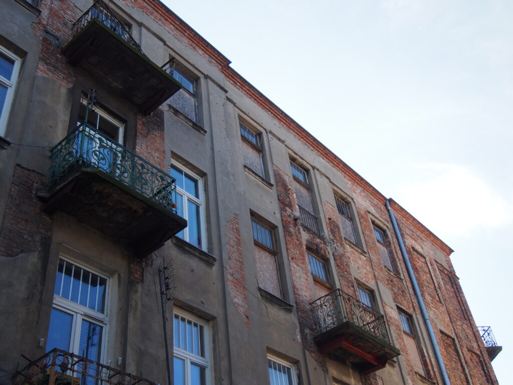Balkony, kamienica, Targowa 48. Fot. M. Turczyńska, 2021