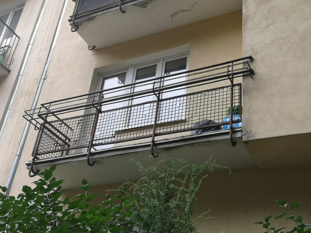 Balkon, elewacja frontowa. Fot. Bożena Rudzisz, 2021, źródło: Studeo et Conservo