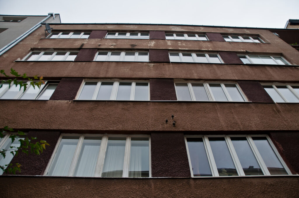 Okna, elewacja frontowa. Fot. Teresa Adamiak, 2021, źródło: Studeo et Conservo