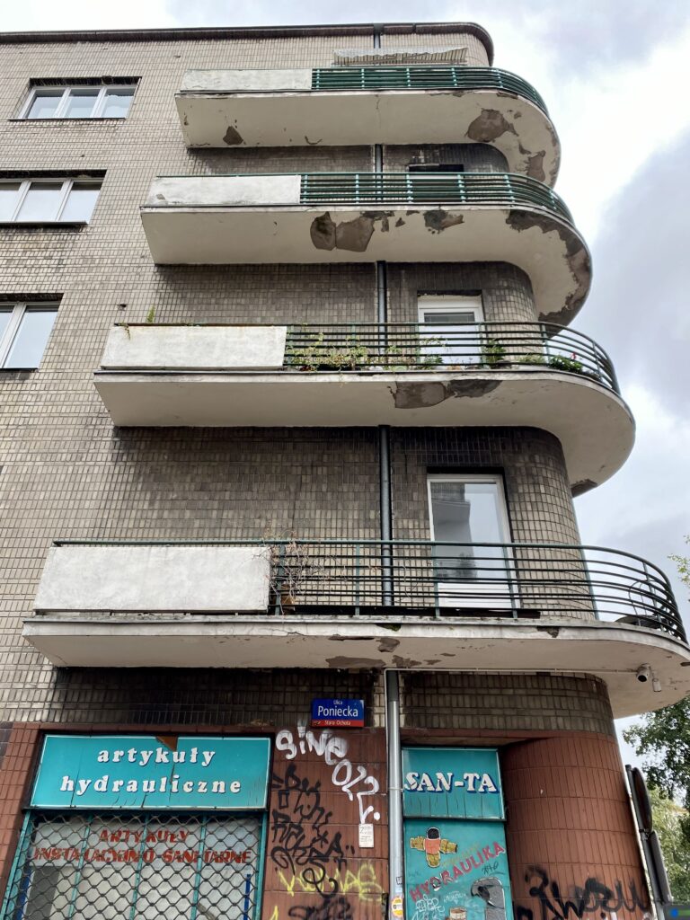 Balkony od ul. Ponieckiej. Fot. Joanna Lipnicka, 2021, źródło: Studeo et Conservo