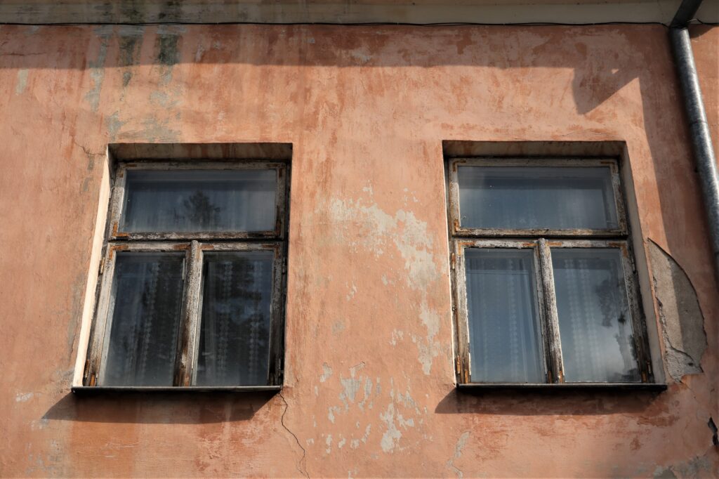 Okna, I piętro, elewacja frontowa. Fot. Cecylia Rotter, 2021, źródło: Res in Ornamento