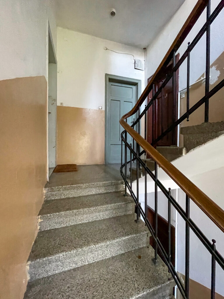 Klatka schodowa, I piętro. Fot. Mariusz Majewski, 2021, źródło: Res in Ornamento