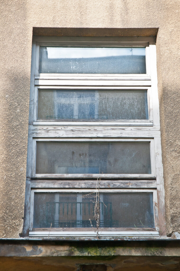 Okno, elewacja tylna. Fot. Teresa Adamiak, 2021, źródło: Studeo et Conservo