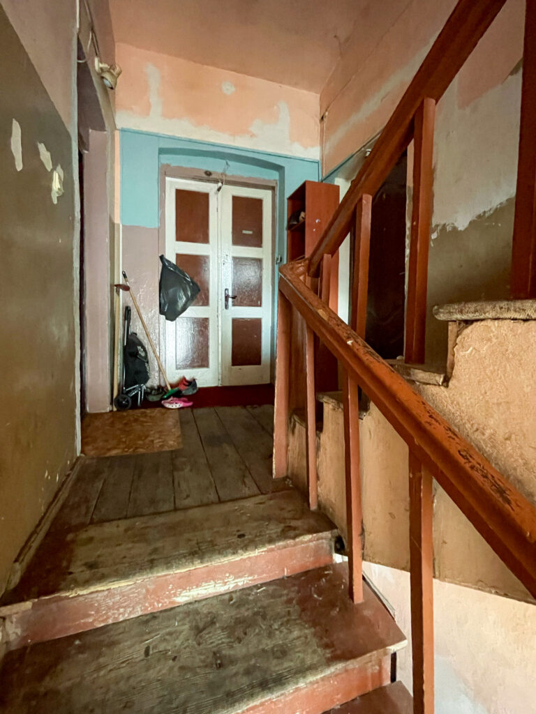 Klatka schodowa, II piętro. Fot. Mariusz Majewski, 2021, źródło: Res in Ornamento