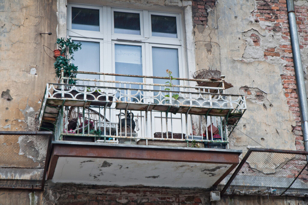 Balkon, elewacja frontowa. Fot. Teresa Adamiak, 2021, źródło: Studeo et Conservo