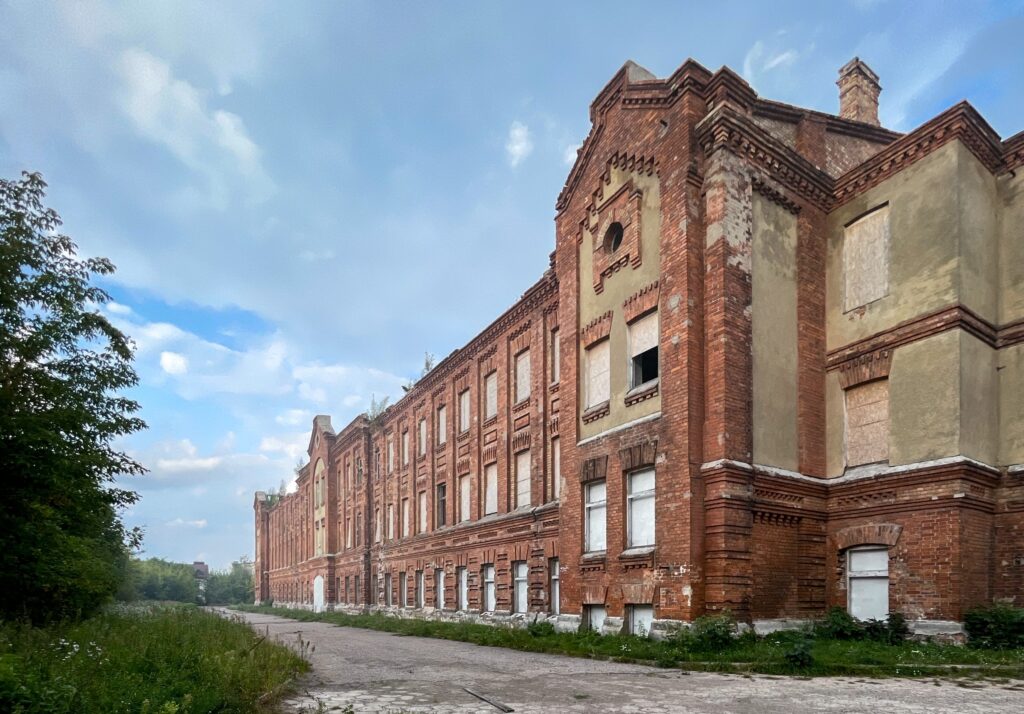 Budynek C, od ul. Strzeleckiej. Fot. Mariusz Majewski, 2021, źródło: Res in Ornamento