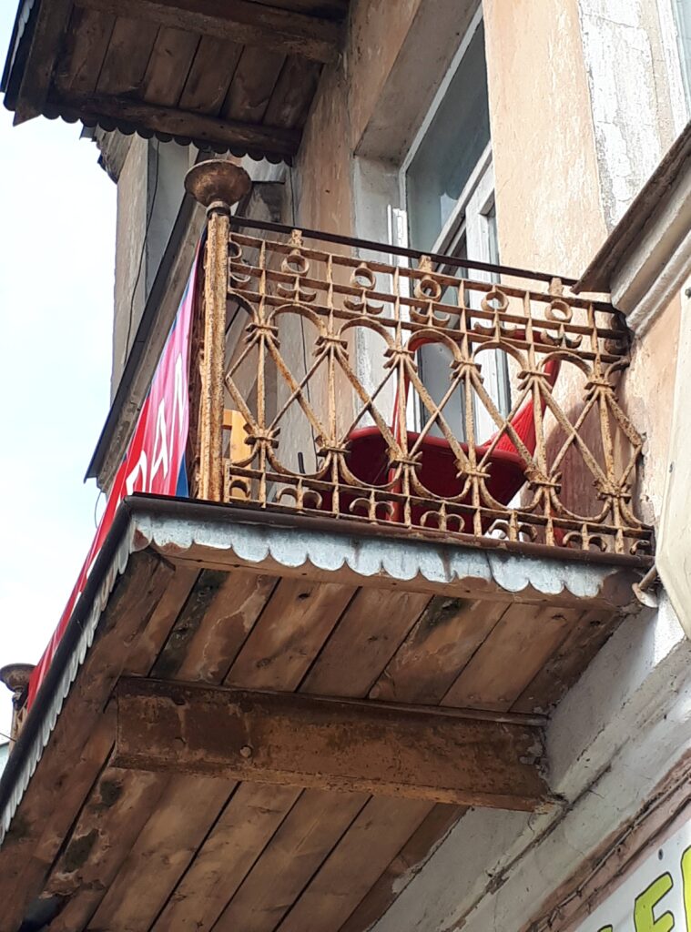 Balustrada balkonu, elewacja frontowa. Fot. Robert Marcinkowski 2021, źródło: Res in Ornamento