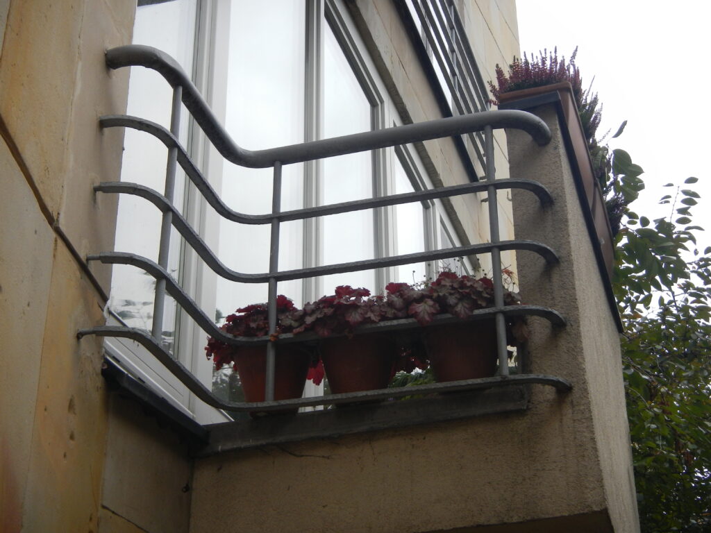 Balustrada balkonu, I piętro, elewacja boczna. Fot. Agnieszka Sienkiewicz, 2021, źródło: Studeo et Conservo