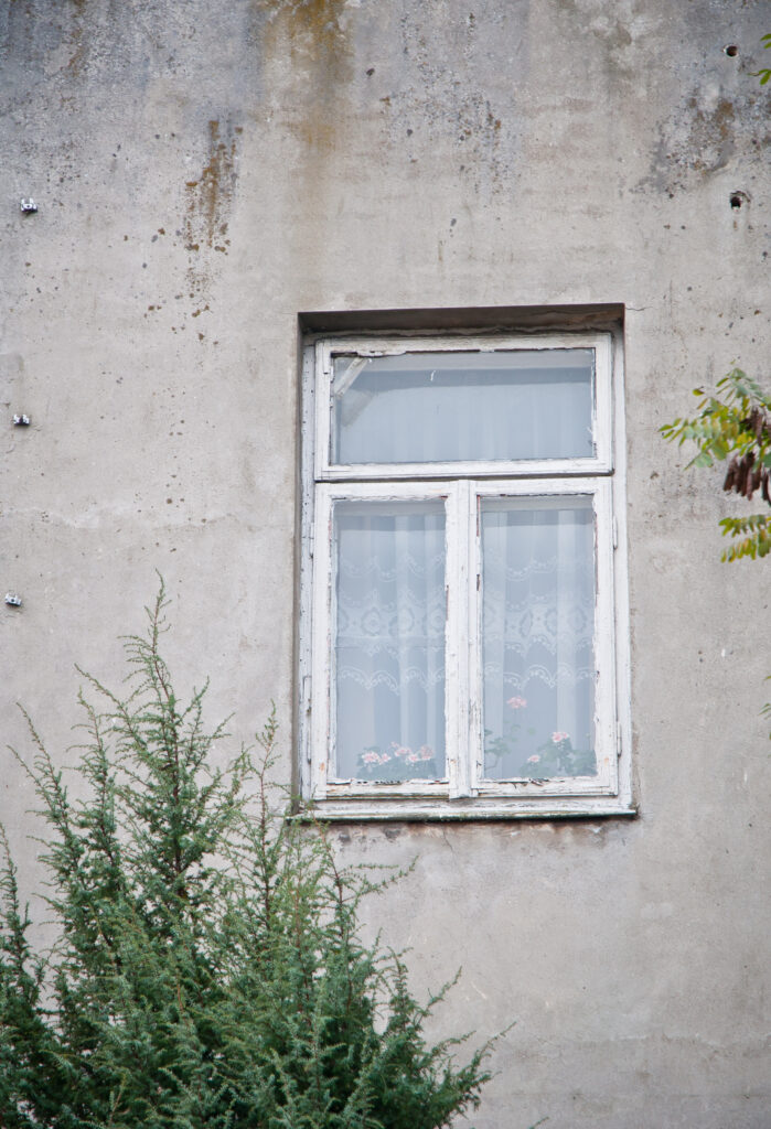Okno, I piętro, elewacja frontowa. Fot. Teresa Adamiak, 2021, źródło: Res in Ornamento