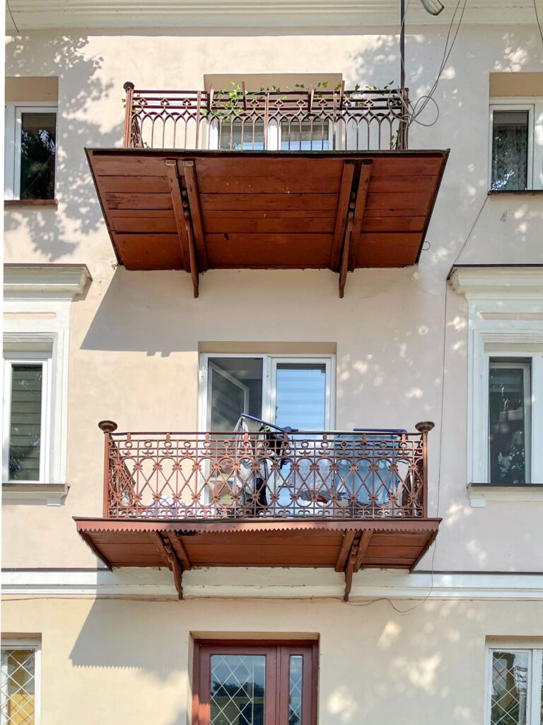 Balkony, elewacja frontowa. Fot. Mariusz Majewski, 2021, źródło: Res in Ornamento