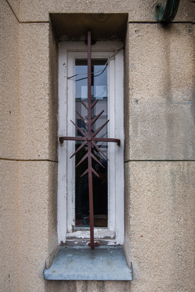 Okno, elewacja frontowa. Fot. Kaja Diks, 2021, źródło: Res in Ornamento