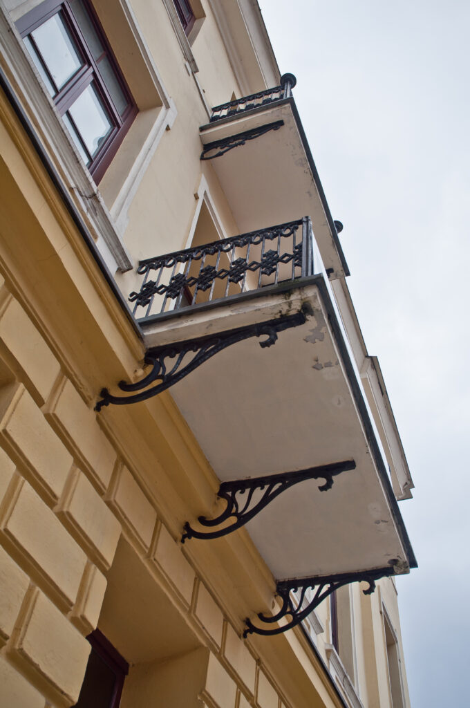 Balkony, elewacja frontowa. Fot. Teresa Adamiak, 2021, źródło: Res in Ornamento