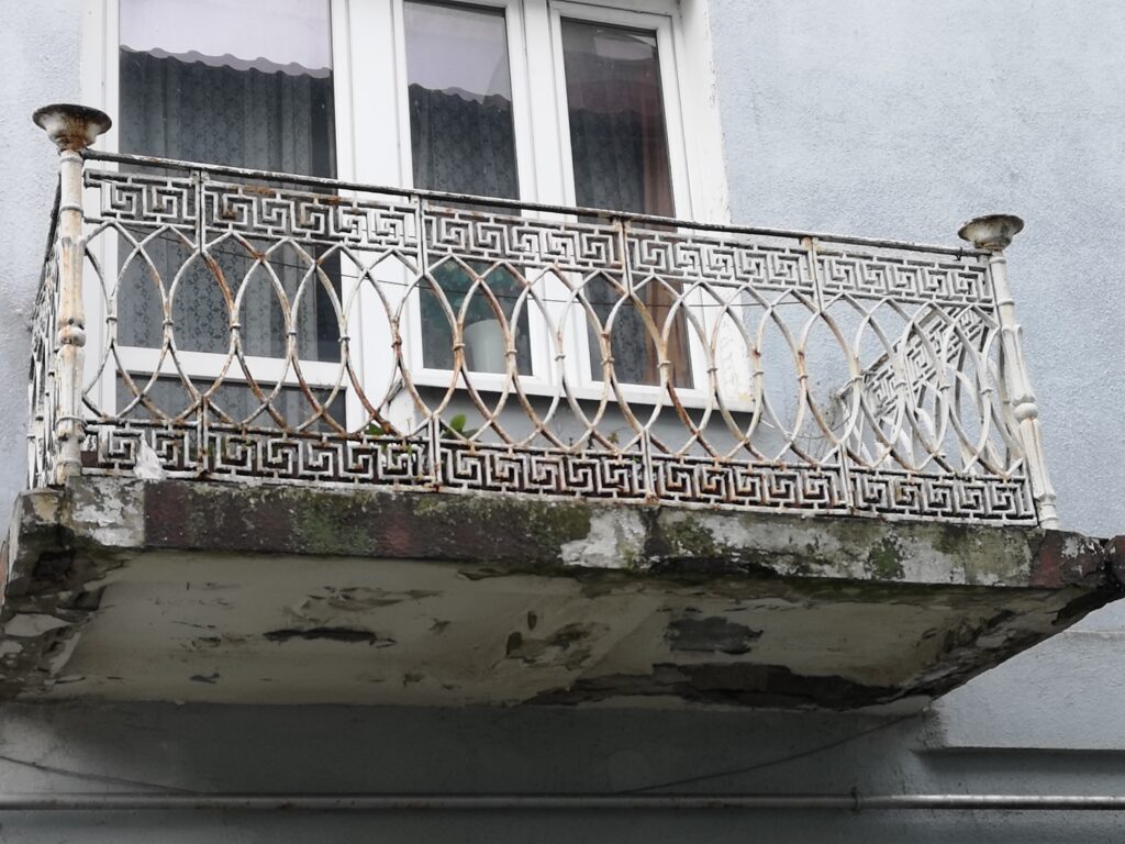 Balkon, elewacja boczna. Fot. Bożena Rudzisz, 2021, źródło: Res in Ornamento