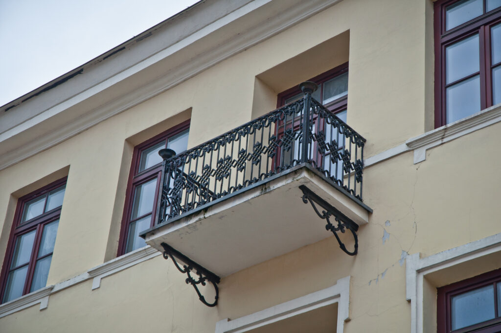 Balkon, II piętro, elewacja frontowa. Fot. Teresa Adamiak, 2021, źródło: Res in Ornam