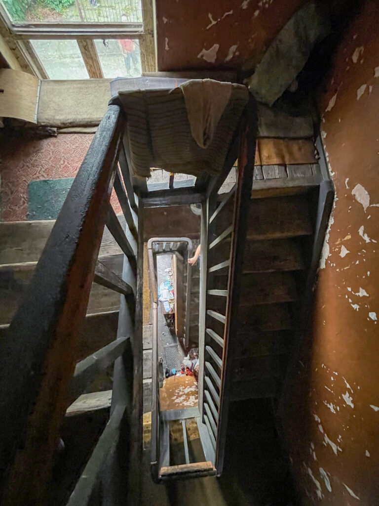 Klatka schodowa, III piętro. Fot. Mariusz Majewski, 2021, źródło: Res in Ornamento