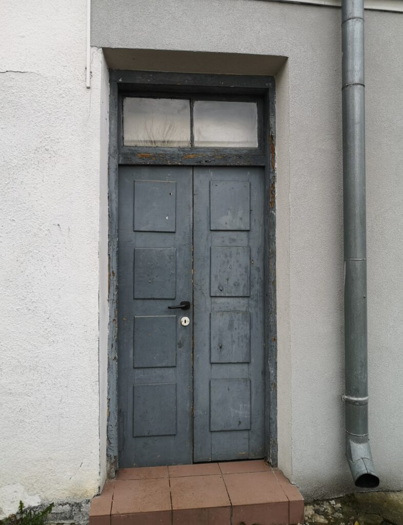 Drzwi, elewacja tylna. Fot. Bożena Rudzisz, 2021, źródło: Res in Ornamento