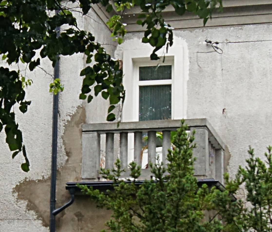 Balkon w załomie fasady odulicznej (południowo wschodniej). Fot. Konstanty Kubicki 2022 r., źródło: Res in Ornamento II.