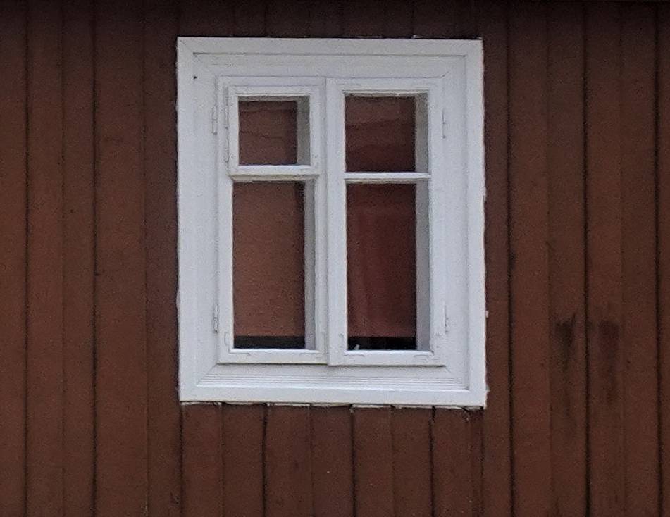 Elewacja północno zachodnia. Oprawa okna. Fot. Katarzyna Komar-Michalczyk 2022 r., źródło: Res in Ornamento II.