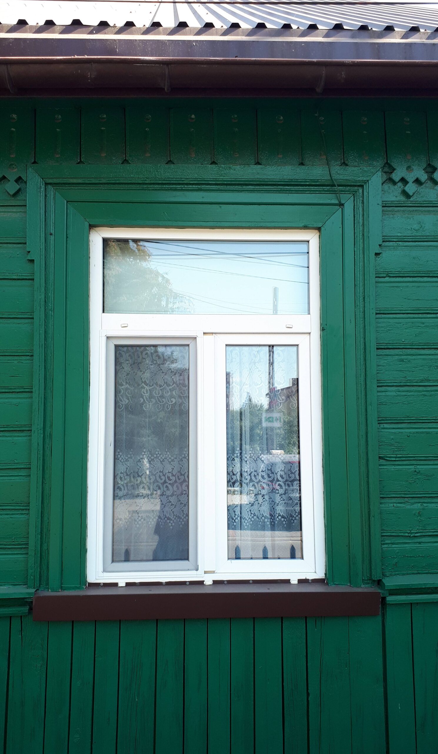 Elewacja zachodnia. Oprawa okna. Fot. Robert Marcinkowski 2022 r., źródło: Res in Ornamento II.