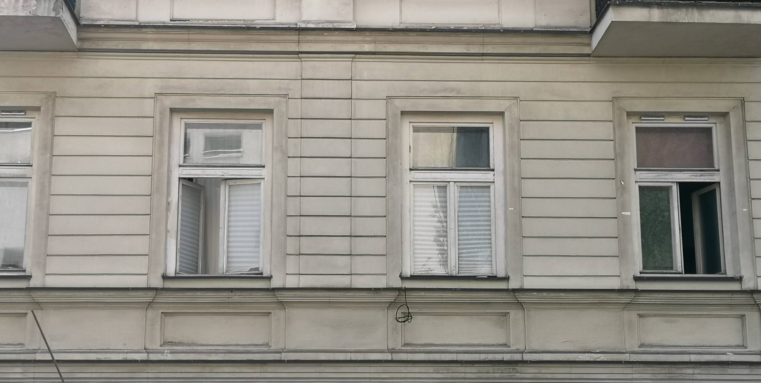 Okna I-go piętra. Fot. Danuta Chodowiec 2022 r., źródło: AOD III.