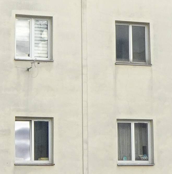 Powojenne okna wybite na ślepej zachodniej ścianie. Fot. Zbigniew Michalczyk 2022 r., źródło: AOD III.